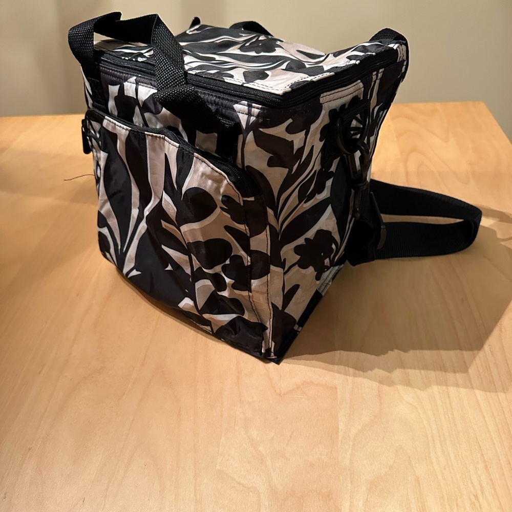 Thirty-One Around the Clock Thermal Bag in Layered Foliage